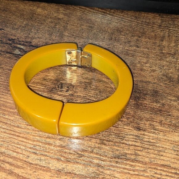 Bakelite 1940s Butterscotch Bracelet - Picture 5 of 11